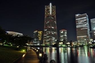 自虐的「クリスマス残業」　「夜景の一部となり全力でカップルを楽しませる！」