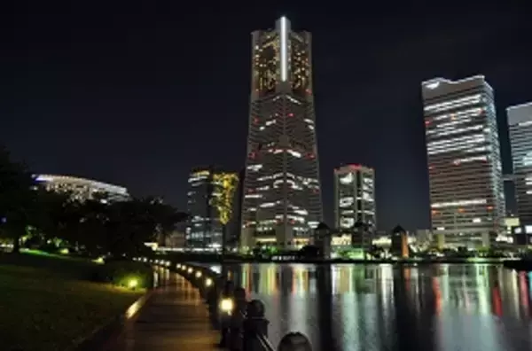 自虐的「クリスマス残業」　「夜景の一部となり全力でカップルを楽しませる！」