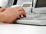 「PCタッチタイピングは過去の遺物？　「フリック入力の方が速い」世代が台頭」の画像1