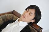 「人が昼寝してる側で「大声のおしゃべり」　職場の昼休み巡る攻防」の画像1