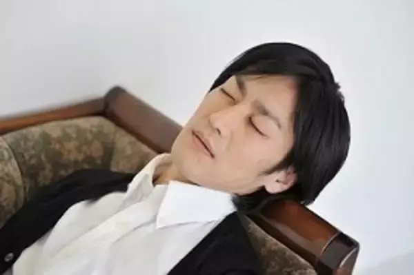 人が昼寝してる側で「大声のおしゃべり」　職場の昼休み巡る攻防
