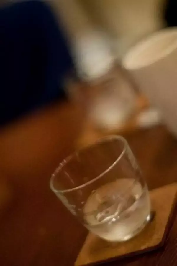 テキーラショット飲み続けて踊る40代　20代が彼らに感じる「ギャップ」とは