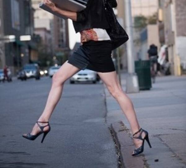 ハイヒール履け 冗談じゃない 英10万人抗議 日本女性も熱く支持 16年5月25日 エキサイトニュース