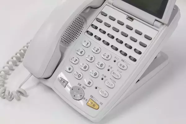 職場の新人に根性論は愚とか 「はい、まず電話に慣れましょう」