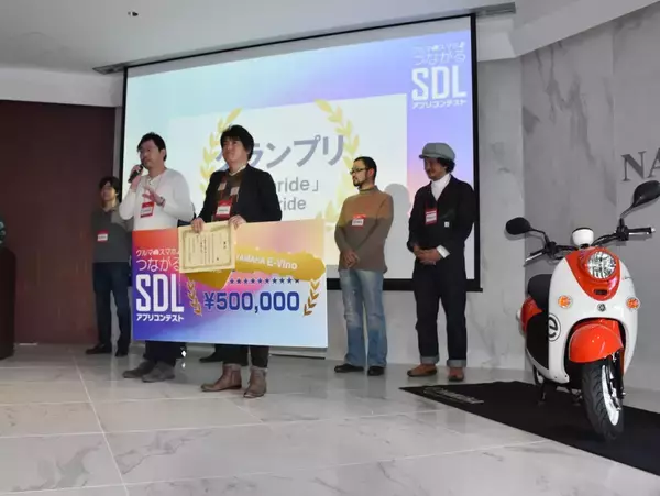 バイク運転中にパシャ！ 「インスタ映え」するかも　スマホの可能性広げるSDLアプリ