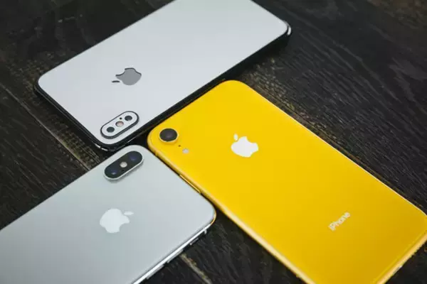 「iPhoneが日本で流行ったワケ　それは「ちょいバカ戦略」の成功だった（気になるビジネス本）」の画像