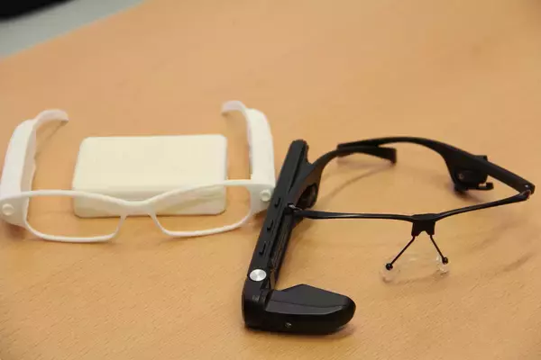 【BuzzBiz 2020】視覚障がい者の「目」になる進化したメガネ　「dynaglass」の開発秘話