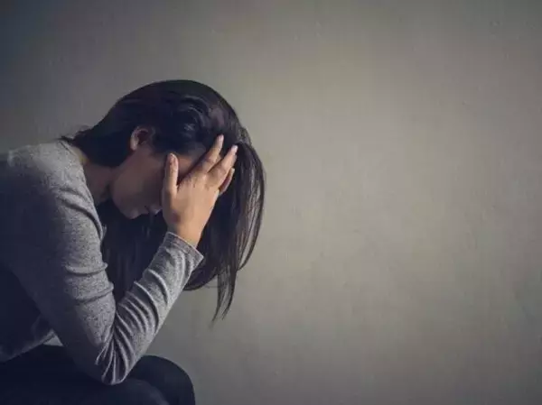 「子供の小学校は休校！ 私はオンライン授業に疲弊して胃痛に襲われた！」の画像