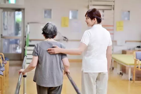 「介護事業の倒産が最多に！ 現場職員の心を折る入居者家族の「コロナよりひどい暴言」（1）」の画像