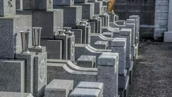 コロナ禍で赤字の仏具店が急増  仏事にも新しい様式増え、市場縮小