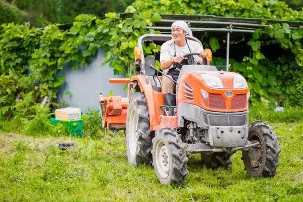「4月スタート「70歳定年」に賛否両論！ 高齢者は「肉体労働最高！」若手は「残念なシニアにならないで」（2）」の画像