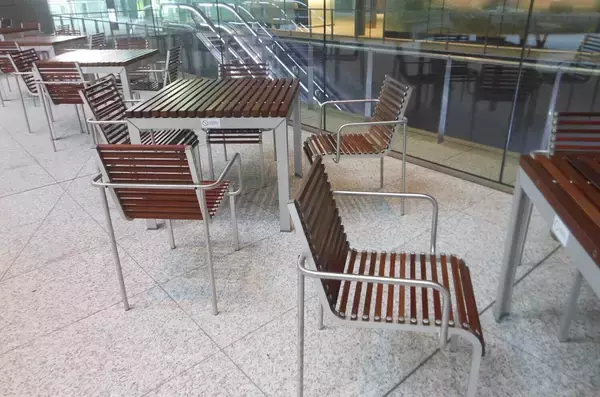 コロナ禍の1年、「一人外食」経験が45.9％　感染防止で誘えず・誘われず