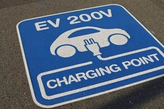 ライバルは米テスラと日産アリア　トヨタが「本気」で初の世界戦略EV、スバルとの共同開発 2022年発売へ