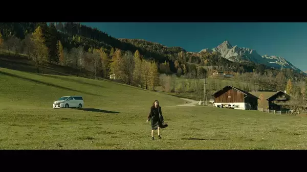 本木雅弘と北川景子が"走るシアター"で名作ミュージカルの舞台を巡る　トヨタ「アルファード」新CM