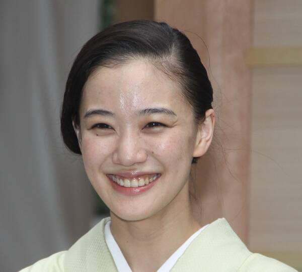 蒼井優 着物姿で日本橋の 今昔 体験 江戸文化残る街の過去 現在 未来 16年9月29日 エキサイトニュース