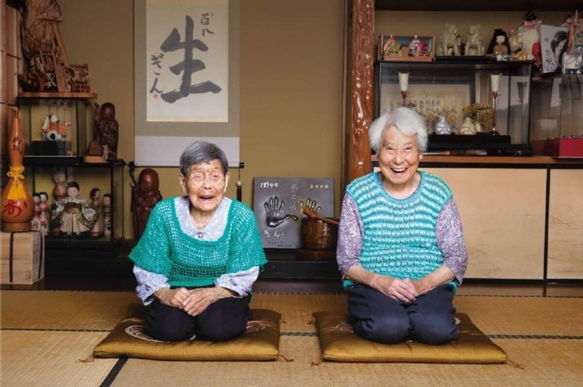 懐かしい ご長寿双子 きんさん ぎんさん のぎんさんの娘も100歳でダスキン広告に登場 18年3月15日 エキサイトニュース