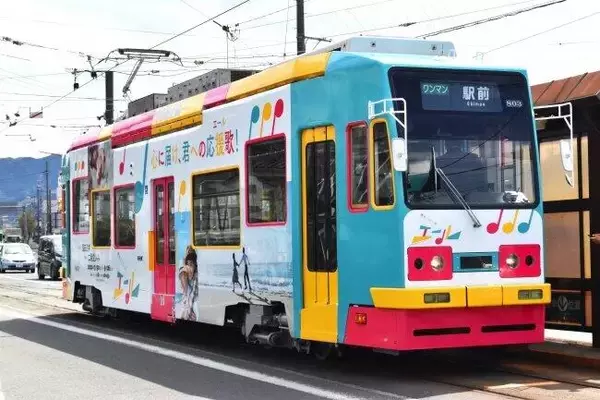 朝ドラ「エール」デザインのラッピング路面電車　豊橋市
