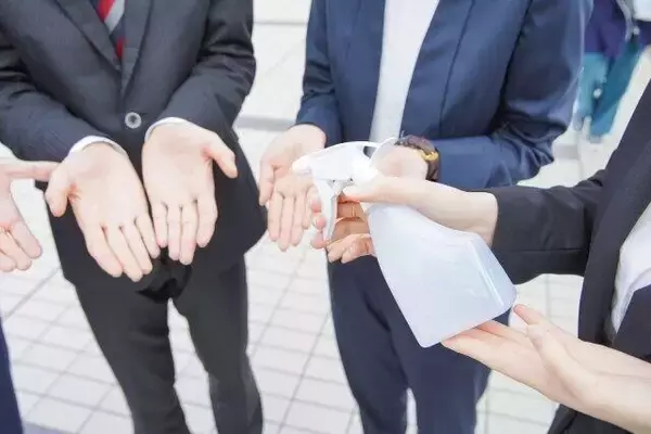 会社のコロナ対策に不安あり　「密」避けられずテレワークもできない