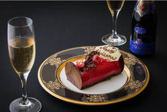 ホテルの高層階でクリスマス　ブッシュ・ド・ノエル＆シャンパン付き