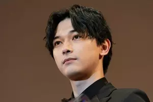 松田翔太 ビーチでの1枚にファン歓喜 鎖骨拝みたい 16年1月27日 エキサイトニュース