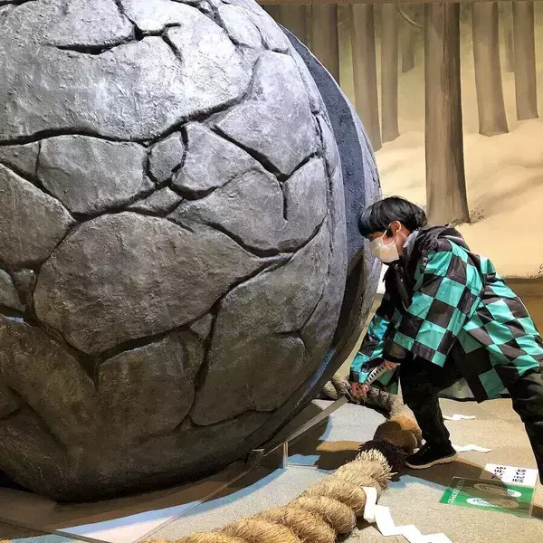 「鬼滅の刃」あなたも体験できる　京都・太秦映画村に「狭霧山の大岩」「蝶屋敷」