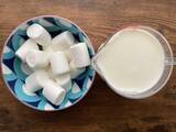 「マシュマロと牛乳で超簡単「ミルクプリン」　溶かして混ぜて固めるだけ」の画像1