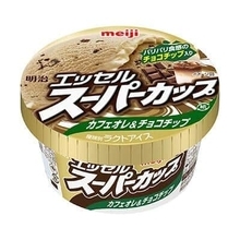 明治「カフェオレ＆チョコチップ」　定番カップアイスに新顔