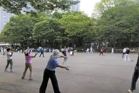 東京・新宿中央公園では毎朝ラジオ体操会が開催中　コロナ禍のラジオ体操を見てきた