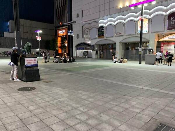 東京の感染者3000人超えも危機感薄い 新宿 トー横 で若者は夜中に外飲み 21年7月29日 エキサイトニュース