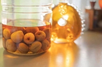 「密造酒」海外で死亡事故、日本でも禁止　では梅酒も作っちゃダメなのか