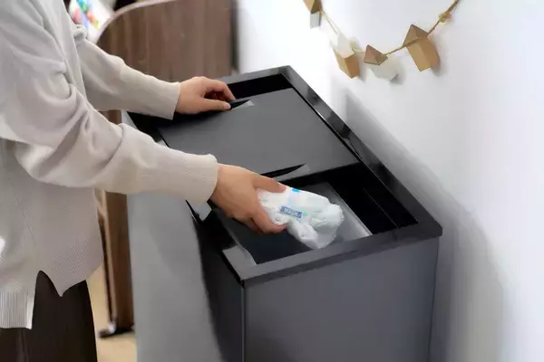 アイリスオーヤマ「冷凍ごみ箱」　生ごみなど冷凍保管してニオイを抑える