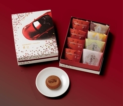 「もみじ饅頭」にしき堂×マツダ...歴代マツダ車焼き印入り「特製まんじゅう」誕生！　「スバル最中」のような「愛され商品」となるか？