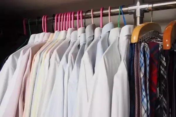 「プラスチック新法」ハンガーも対象　クリーニング店のサービスに影響は