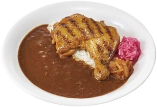 すき家「炭火焼きほろほろチキンカレー」　大きな骨付き鶏をトッピング