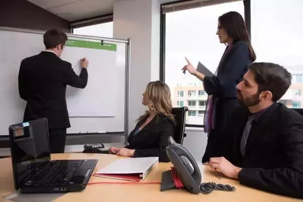 グローバル人材の転職動向　レイオフ頻発で会社の将来性に不安...転職活動で重視するものとは？