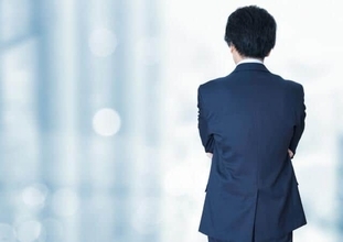新卒で入社した会社、早期に退職する理由　3位「成長・スキルアップが見込めない」、2位「労働時間・休日・働き方などの労働条件」、1位は？