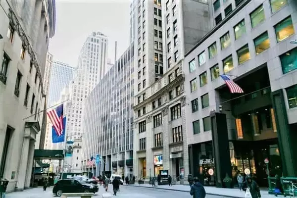 「パウエル発言」にウォール街、狂喜乱舞！「ひと足早いクリスマス・プレゼント」 だが、エコノミストが指摘...近日発表の経済指標次第で、再び悪夢か？