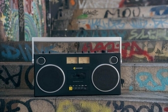 80年代ブームボックス風のカセットプレーヤー搭載　Bluetoothスピーカー