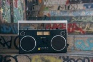 80年代ブームボックス風のカセットプレーヤー搭載　Bluetoothスピーカー