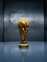 「FIFAワールドカップ」公式トロフィーがレゴセットに　全2842個のレゴブロック