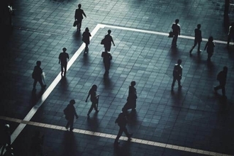 生活保護...受給者減ったが、受給世帯増えた「謎」 そして、申請件数「再増加」の危機（鷲尾香一）