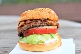 【ワイドショー通信簿】ハンバーガー「広告より肉が薄い」と米国で63億円賠償訴訟　「めざまし８」の解説は（めざまし８）