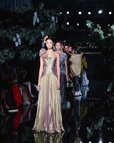CENTRESTAGE ELITES unveils Guo Pei's Hong Kong solo couture debut, Star-studded runway show highlights 30+ unique creations