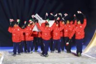 入場行進する日本の選手ら　五輪