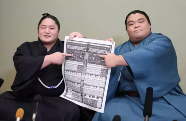 同時昇進に喜び＝藤青雲と藤凌駕―大相撲