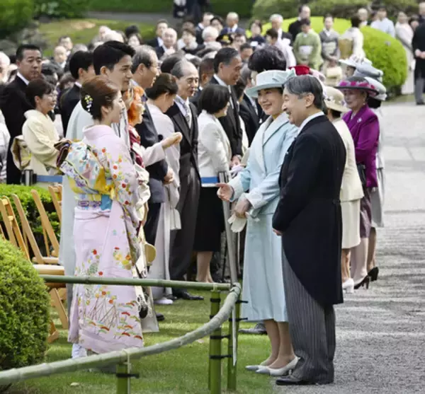 両陛下、「りくりゅう」ねぎらう＝木原選手「新たに二人で挑戦」―春の園遊会、約１４００人出席