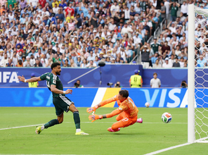 アムリの先制ゴール　Ｗ杯サッカー