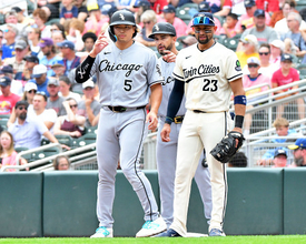四球で出塁した村上　大リーグ