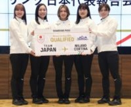吉村紗也香「バトンつなげた」＝五輪切符獲得から帰国―カーリング女子