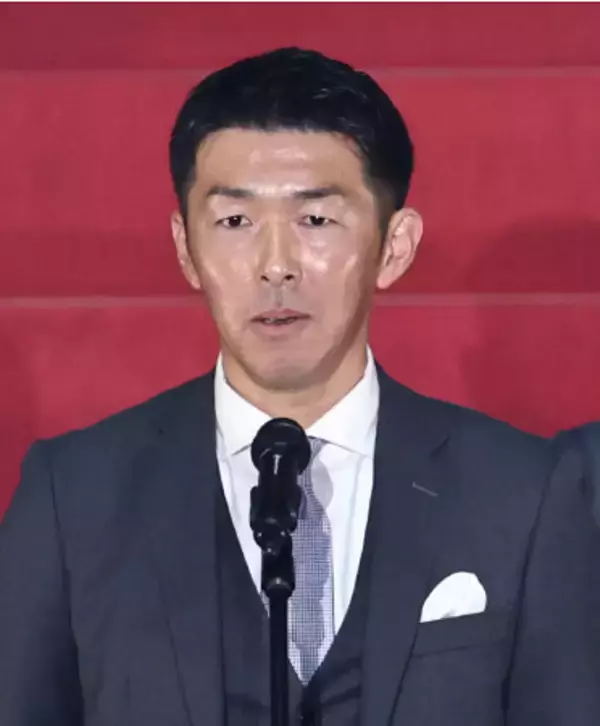 荒木友輔氏ら審判団入り　サッカー